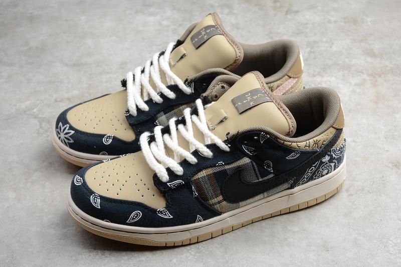SB Dunk low x Travis Scott - Bandana print