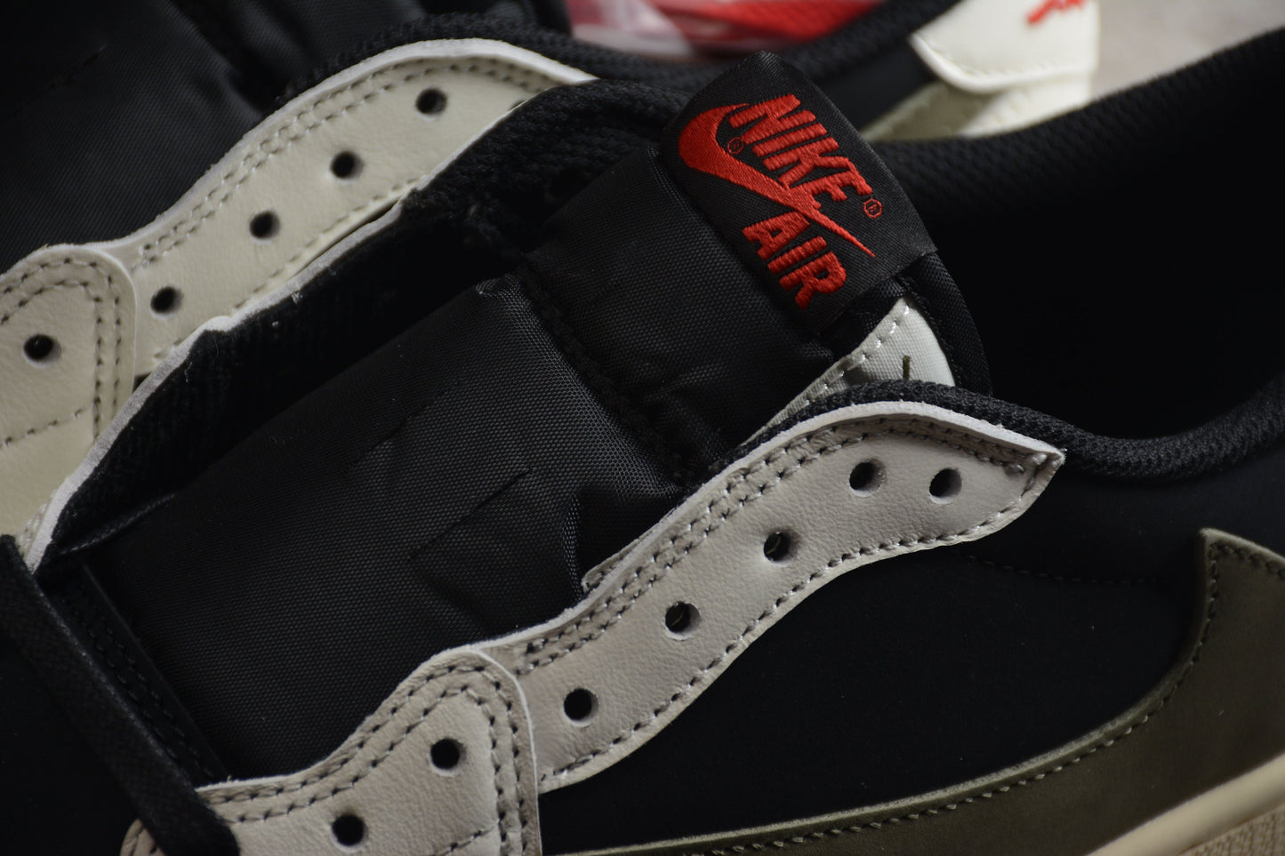 Travis Scott x Air Jordan 1 Low AJ1 - Olive