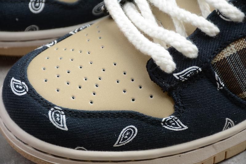 SB Dunk low x Travis Scott - Bandana print