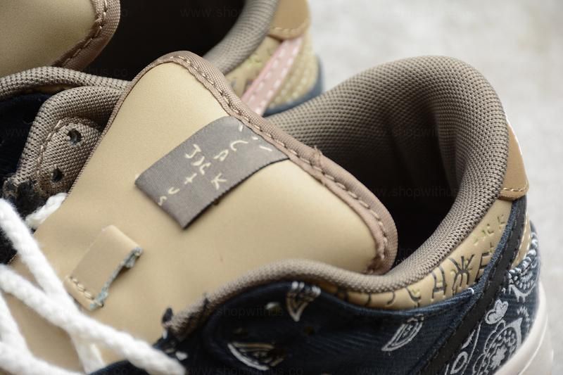 SB Dunk low x Travis Scott - Bandana print