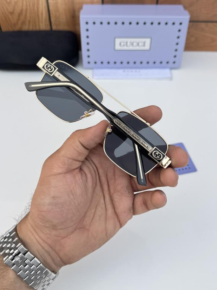 Gucci_320_gold_black