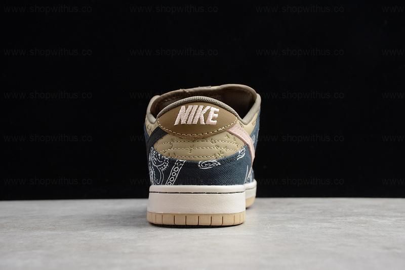 SB Dunk low x Travis Scott - Bandana print